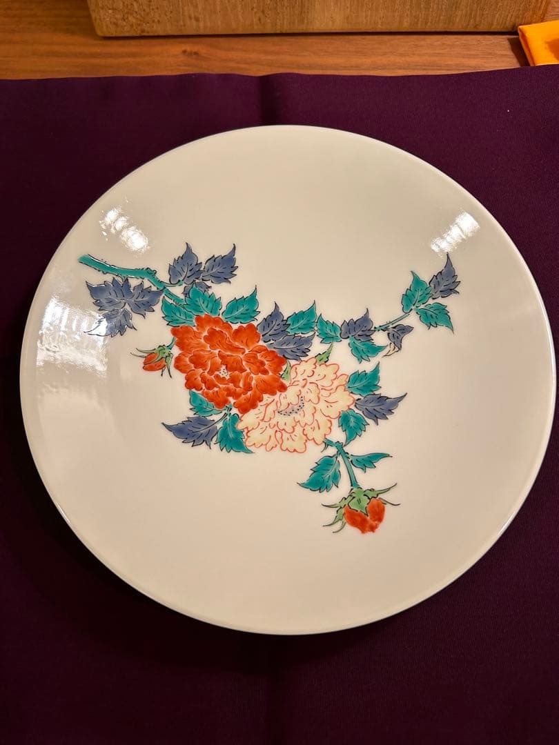 人間国宝 14代 柿右衛門 本人作 濁手 牡丹文 皿