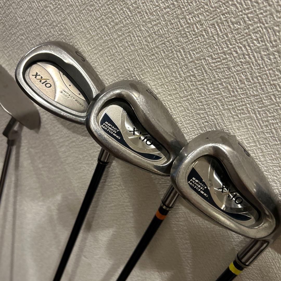 ゼクシオ4 メンズ R 13本　右利き　ゴルフクラブセット