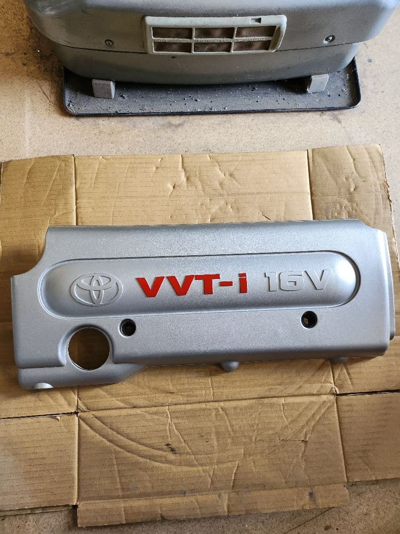 トヨタ VVT-i 16V エンジンカバー シルバー
