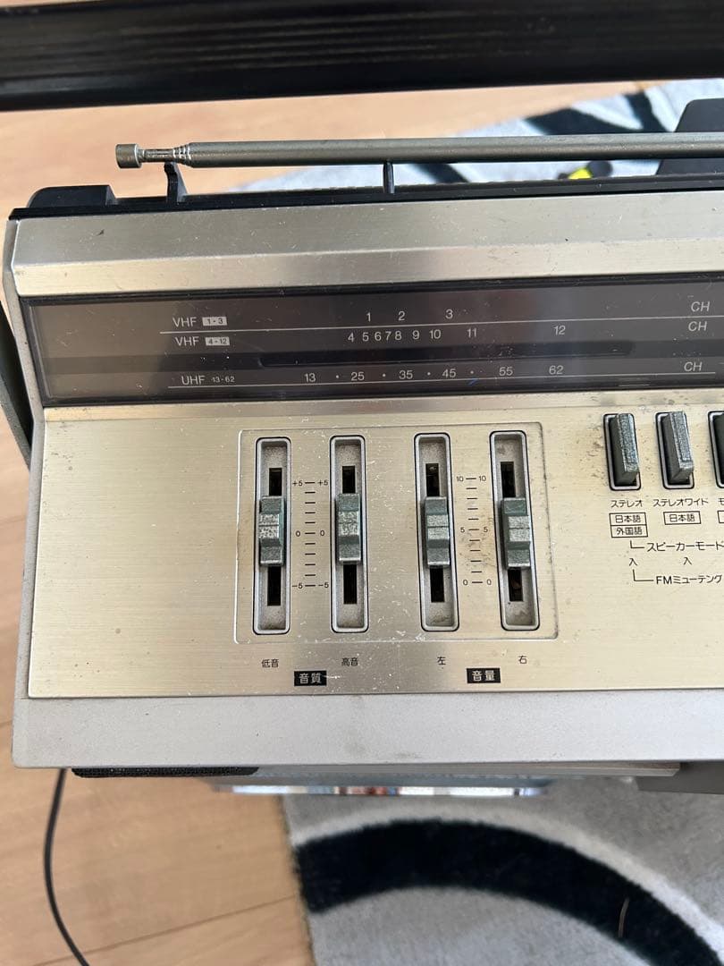 メルカリ祭り12月16日迄の限定価格！シャープ　TVラジカセ　ジャンク品