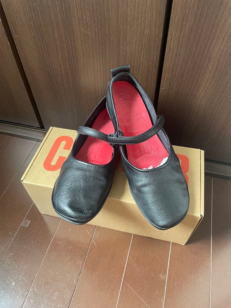 29日まで限定値下げ☆美品☆カンペール本革ストラップ付きフラットシューズ