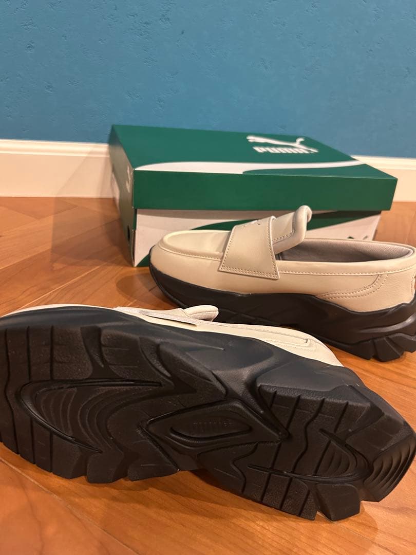 PUMA ローファー　レディース24cm ホワイト系　試着程度　美品