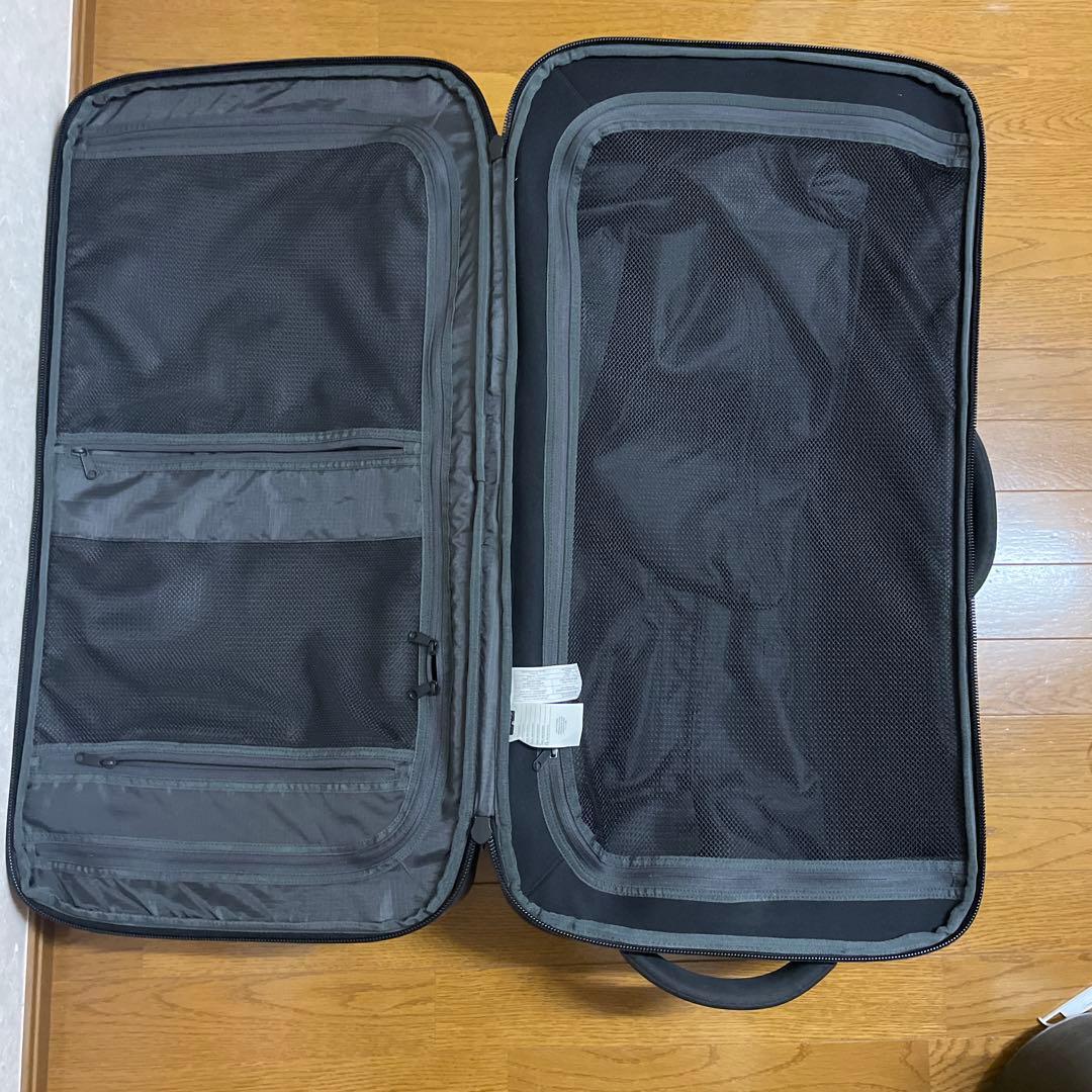 VOLCOM キャリーケース　GLOBETROTTER LUGGAGEブラック黒