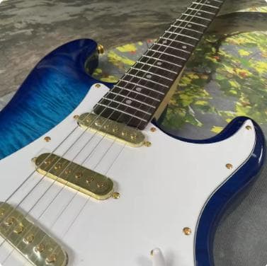 緊急値下げ　新品圧巻！！　ブルーキルトTOP　ストラト・キャスター