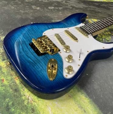 緊急値下げ　新品圧巻！！　ブルーキルトTOP　ストラト・キャスター