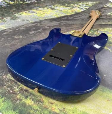 緊急値下げ　新品圧巻！！　ブルーキルトTOP　ストラト・キャスター