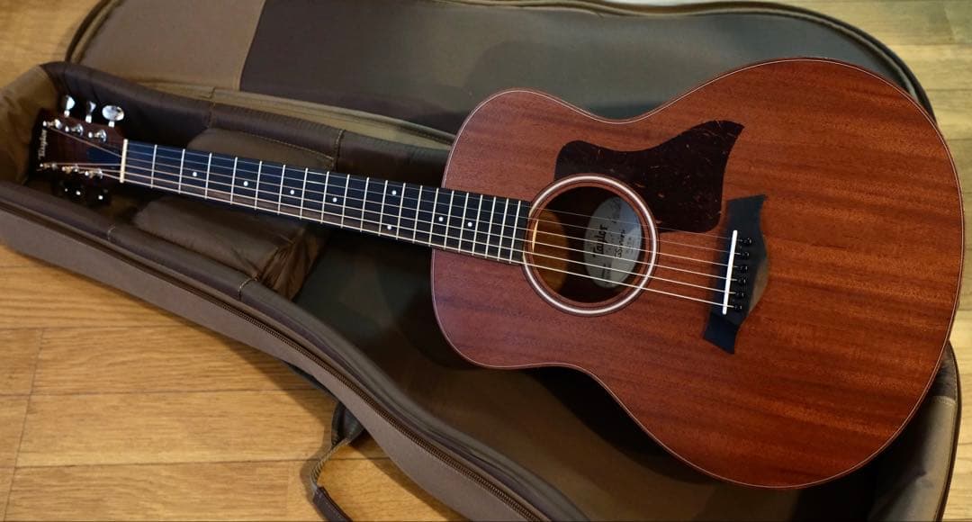 Taylor GS mini-e Mahogany ピックアップ付