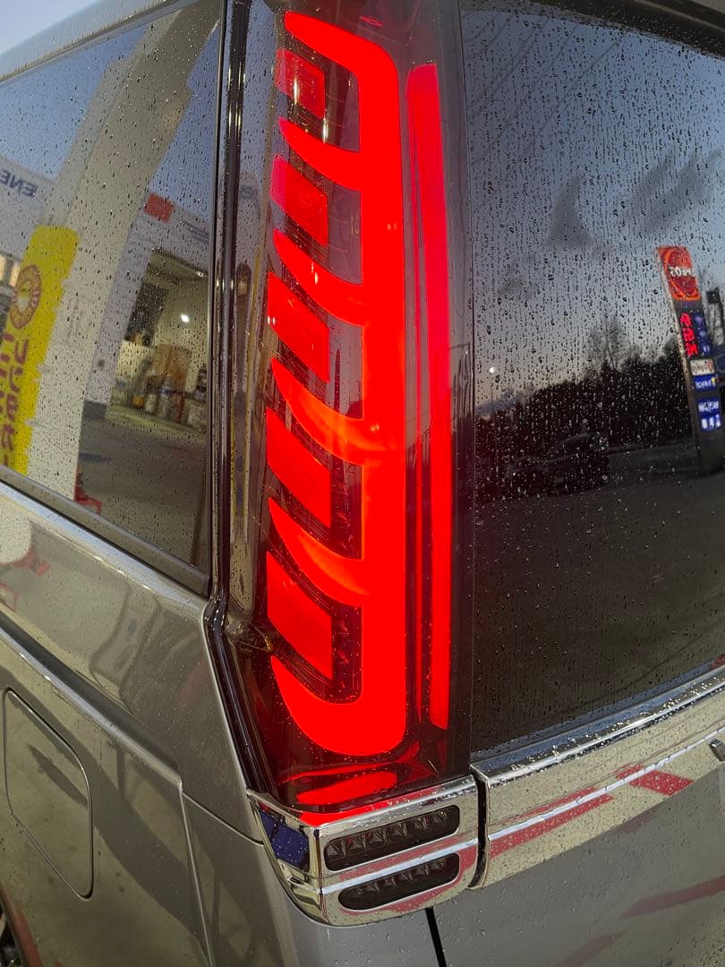 どんちゃんメテオ　ヴォクシー80 トヨタ LEDテールランプ 赤