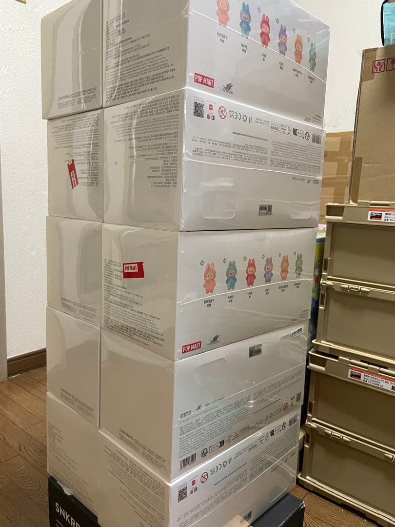 ラブブ Big into Energy ぬいぐるみペンダント アソートボックス