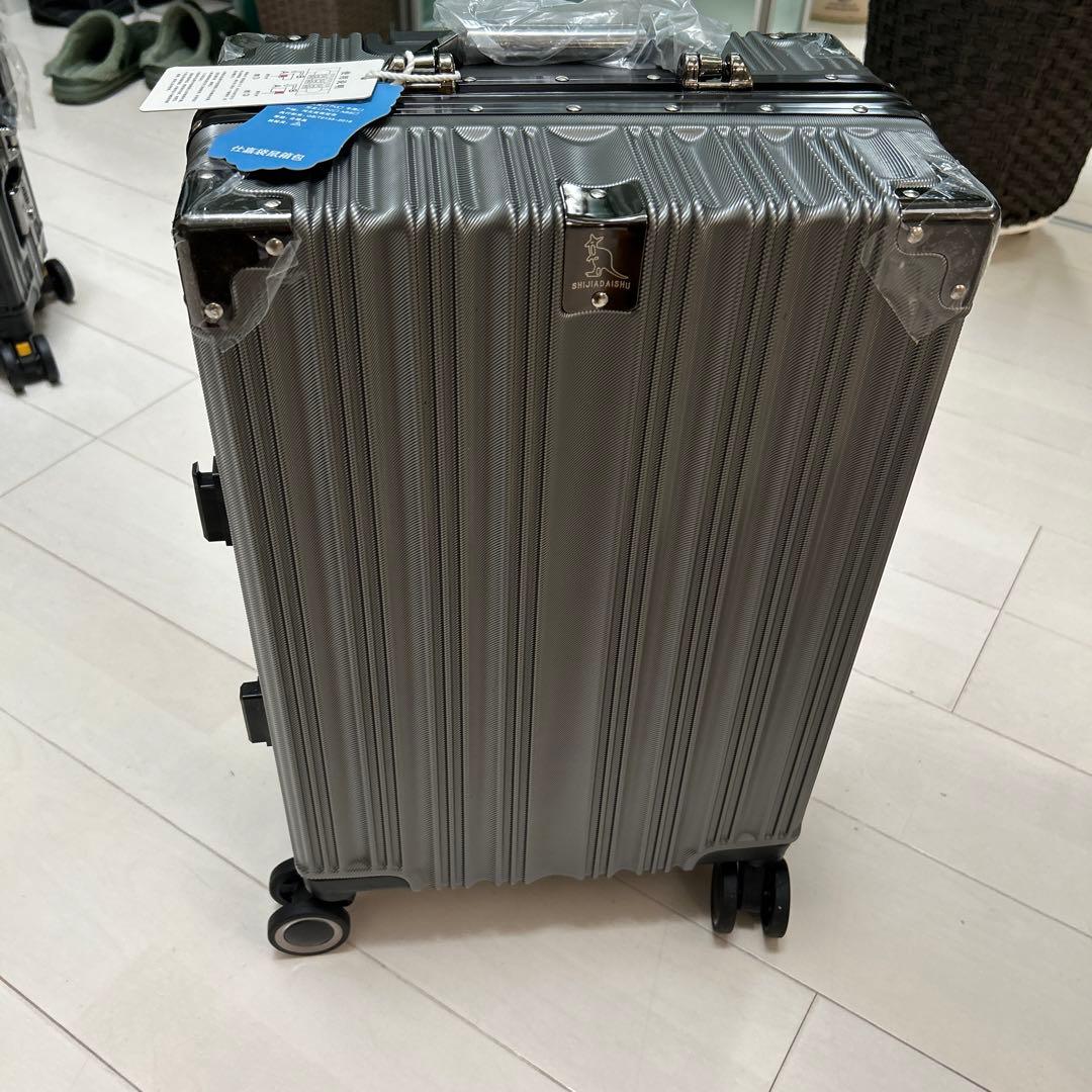 スーツケース　機内持ち込み　灰色
