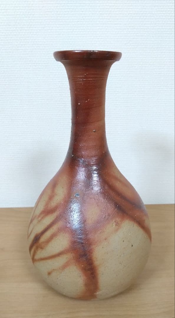 伊勢崎満作　備前焼　緋襷　鶴首花入　共箱共布栞付　備前焼花入　伊勢崎淳