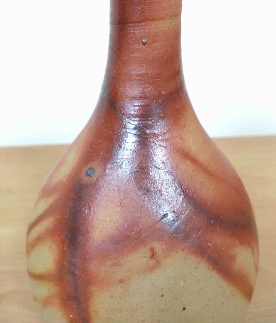 伊勢崎満作　備前焼　緋襷　鶴首花入　共箱共布栞付　備前焼花入　伊勢崎淳