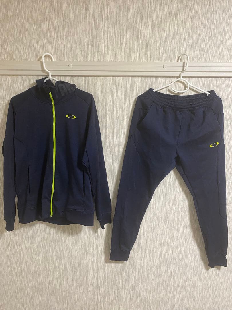OAKLEY ジャージ上下セット 上XL 下Lサイズ　ネイビー&ライムグリーン色