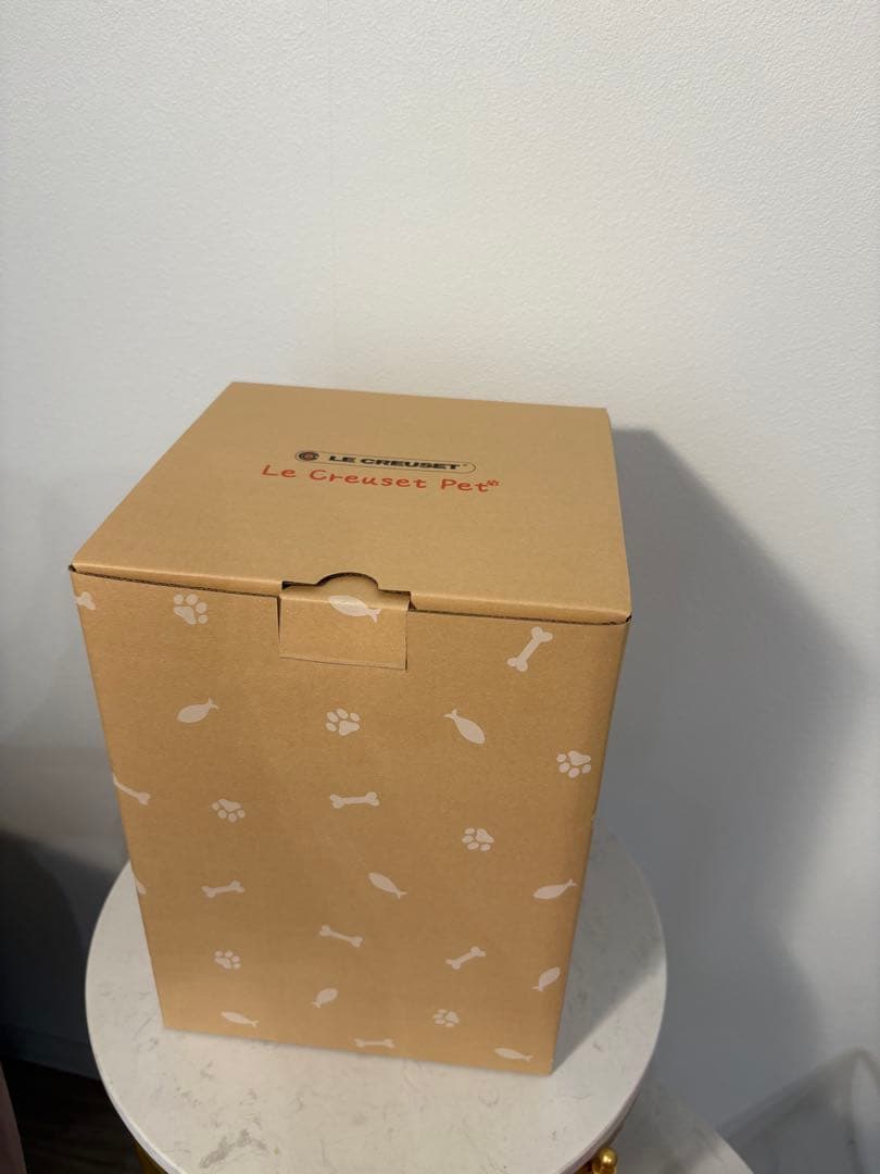 新品　白　ル・クルーゼ　ペット　ペットフード　コンテナー　ドライフード　スクープ
