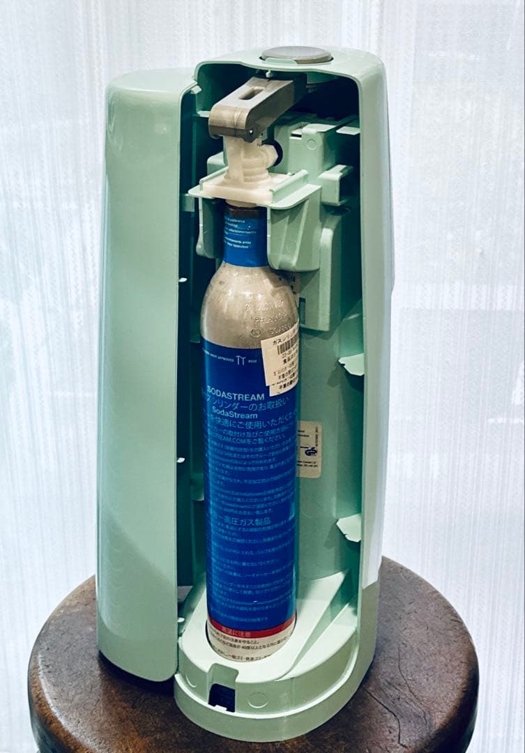 sodastreamスピリット　ミントグリーン　ボトルと新品及び空カートリッジ付