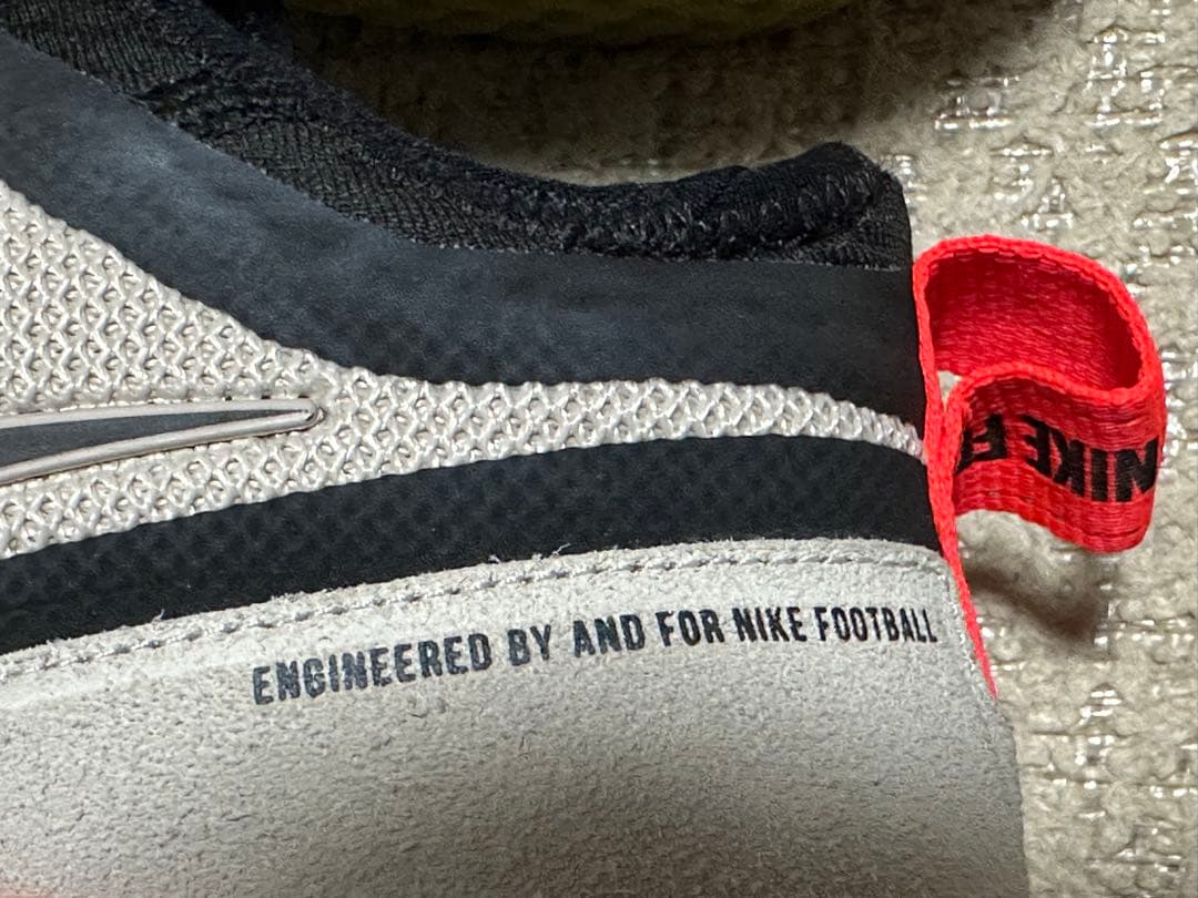 NikeF.C.フットボールシューズ ブラック/グレー/レッド