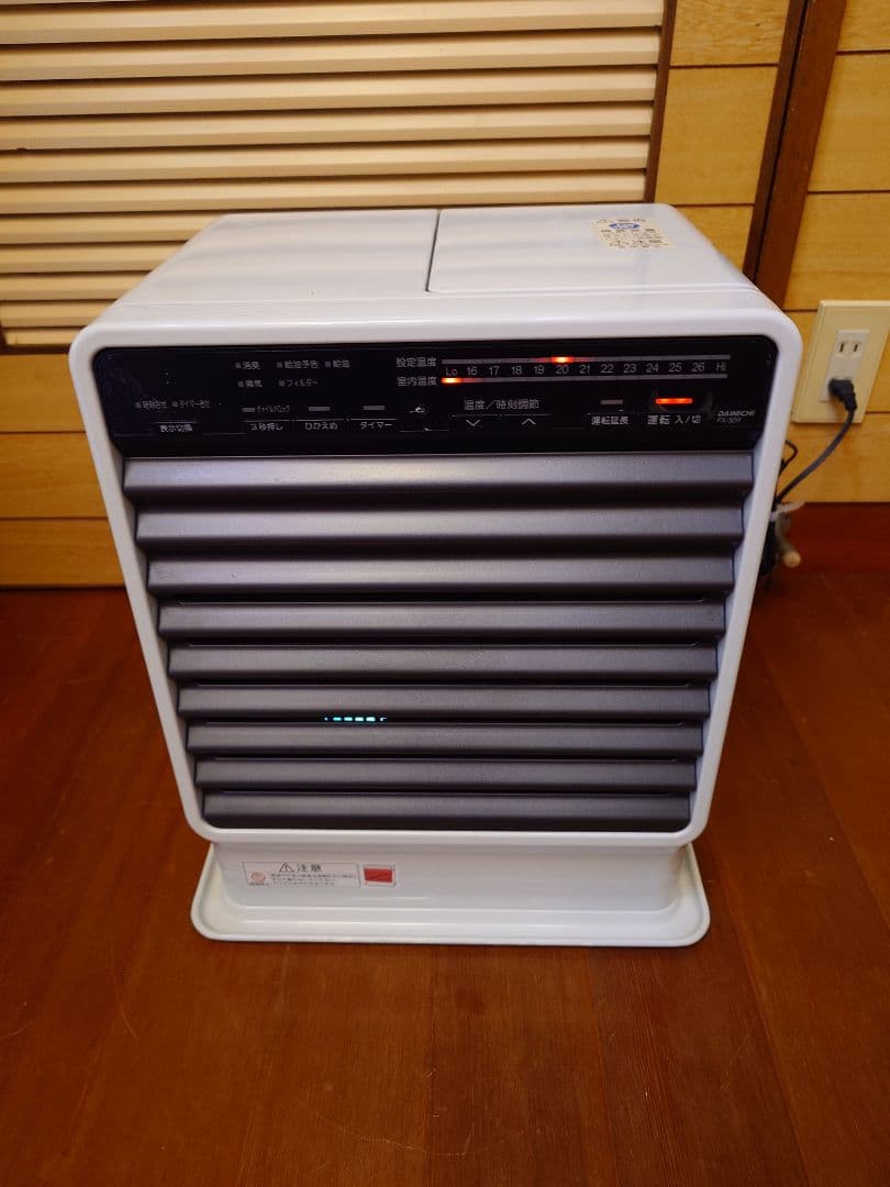 とても状態の良いダイニチ石油ブルーヒーター。