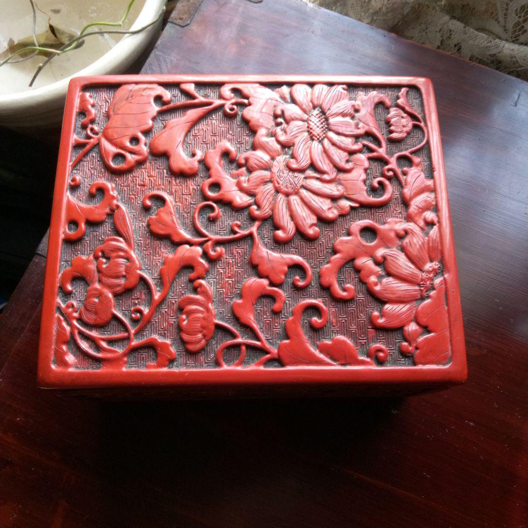 村上椎朱　小箱菊花