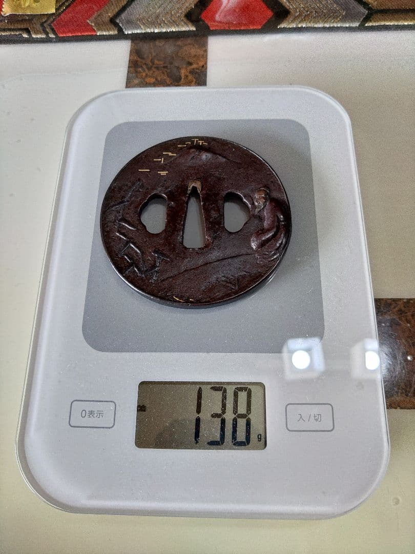 翁・笹・山水の図　鉄鍔　鐔　大鍔　覆輪　かわいい鍔　高肉彫？　鋤出高彫？　覆輪