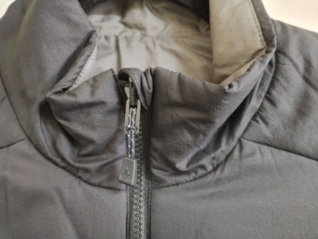 mont-bell サーマラップベスト　リバーシブル　黒・グレー メンズM