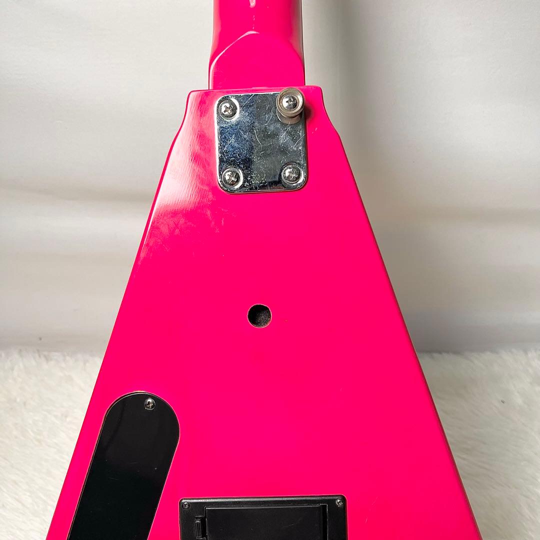 K Garage フライングV ピンク ミニギター 9V電池式