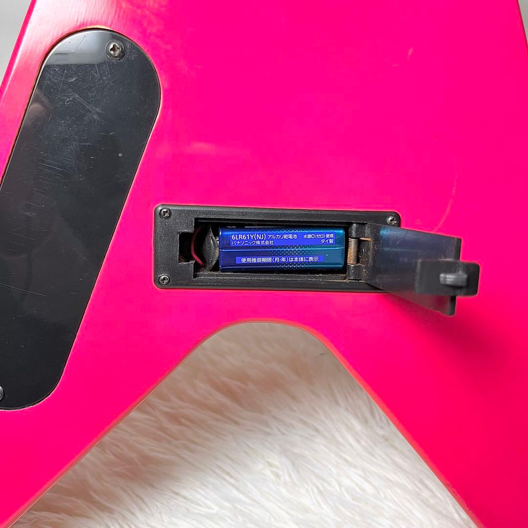 K Garage フライングV ピンク ミニギター 9V電池式