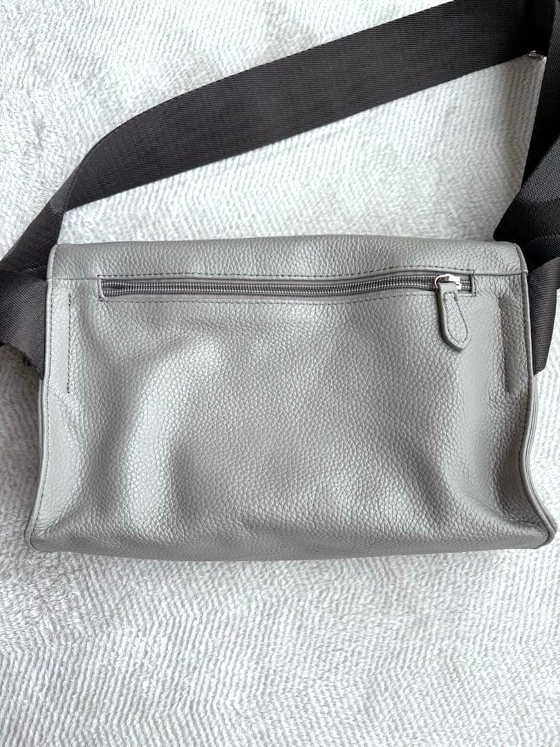 ear PAPILLONNER(イアパピヨネ) 本革　ボディバッグ