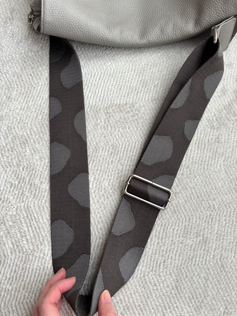 ear PAPILLONNER(イアパピヨネ) 本革　ボディバッグ