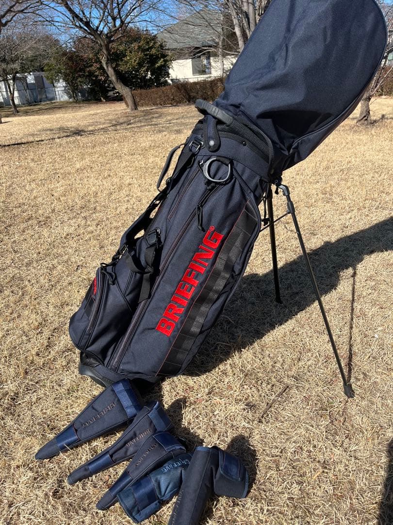 BRIEFING スタンド式ゴルフバッグ ヘッドカバー、ネームプレート付き