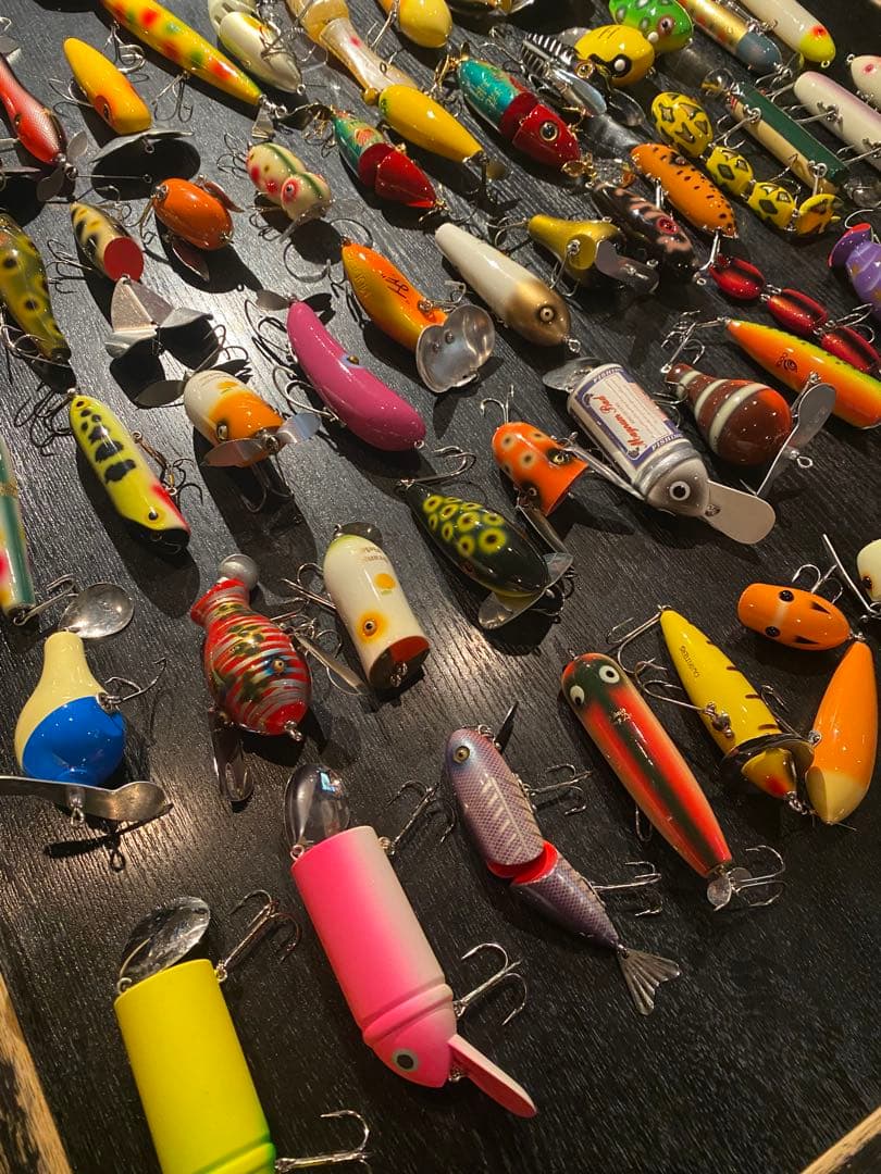 トップウォータールアーとタックルボックス