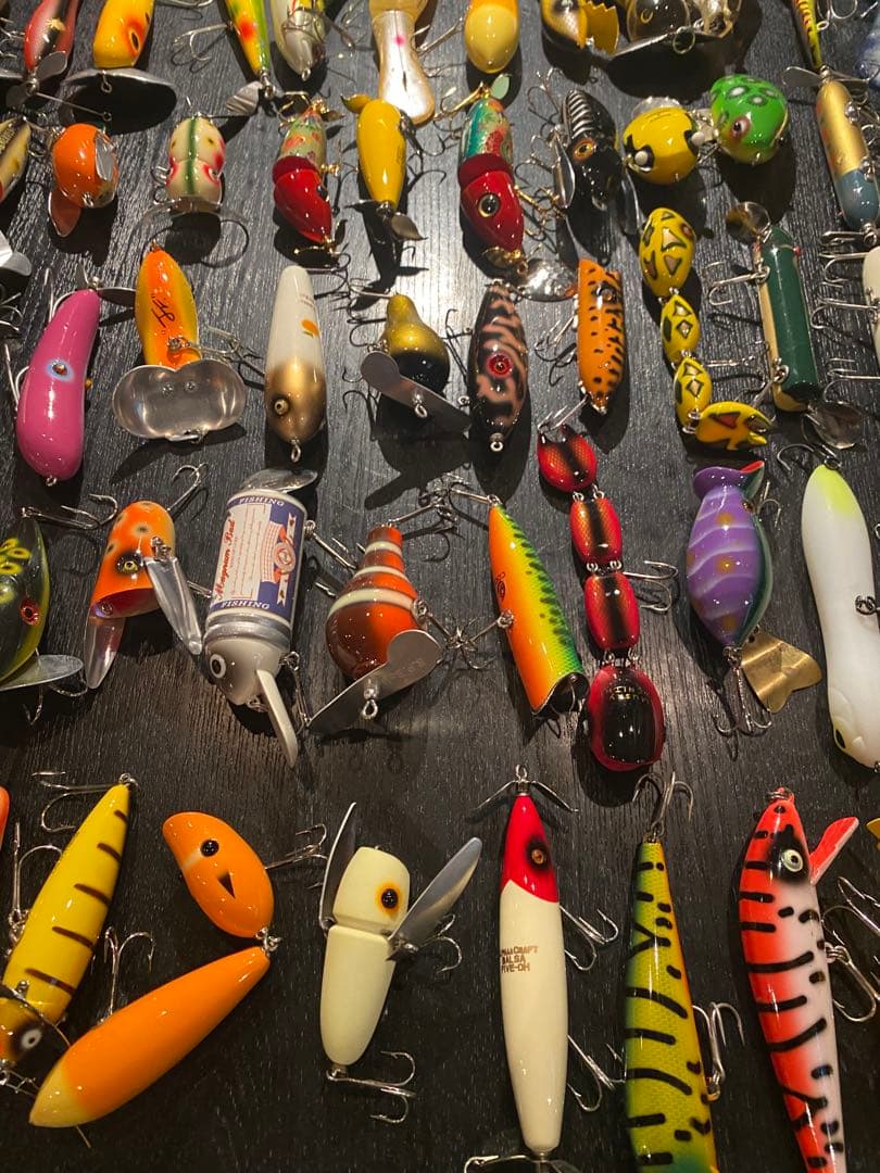 トップウォータールアーとタックルボックス