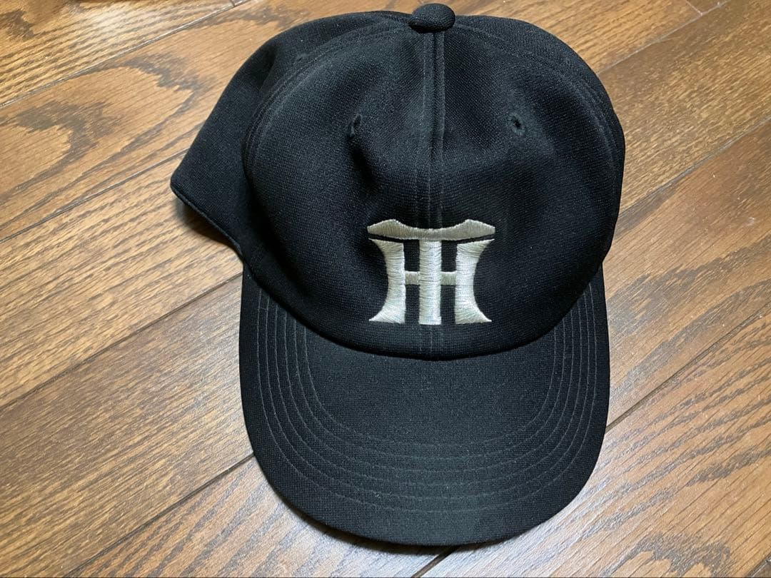 阪神タイガース　応援グッズ　ユニフォーム　キャップ　バット　タオル　パペット