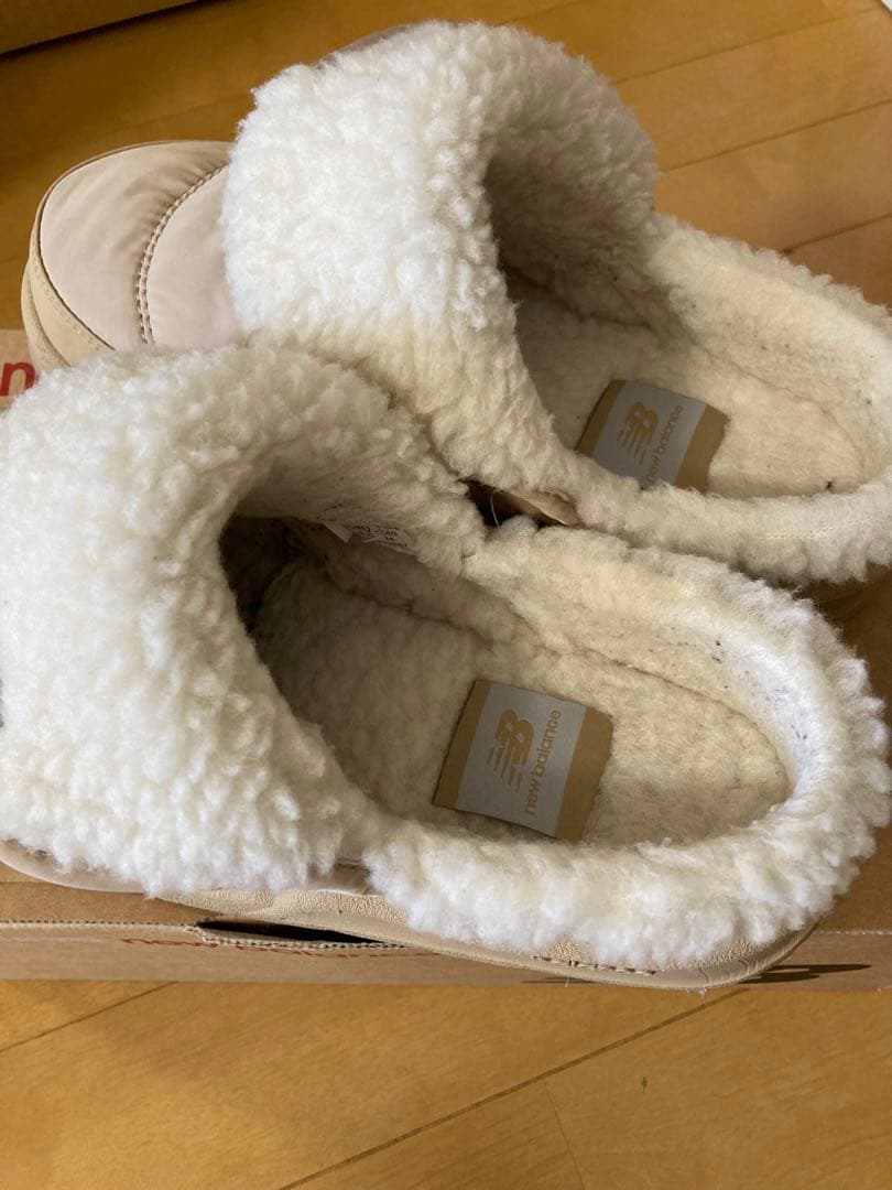 New Balance ボアサンダル 韓国