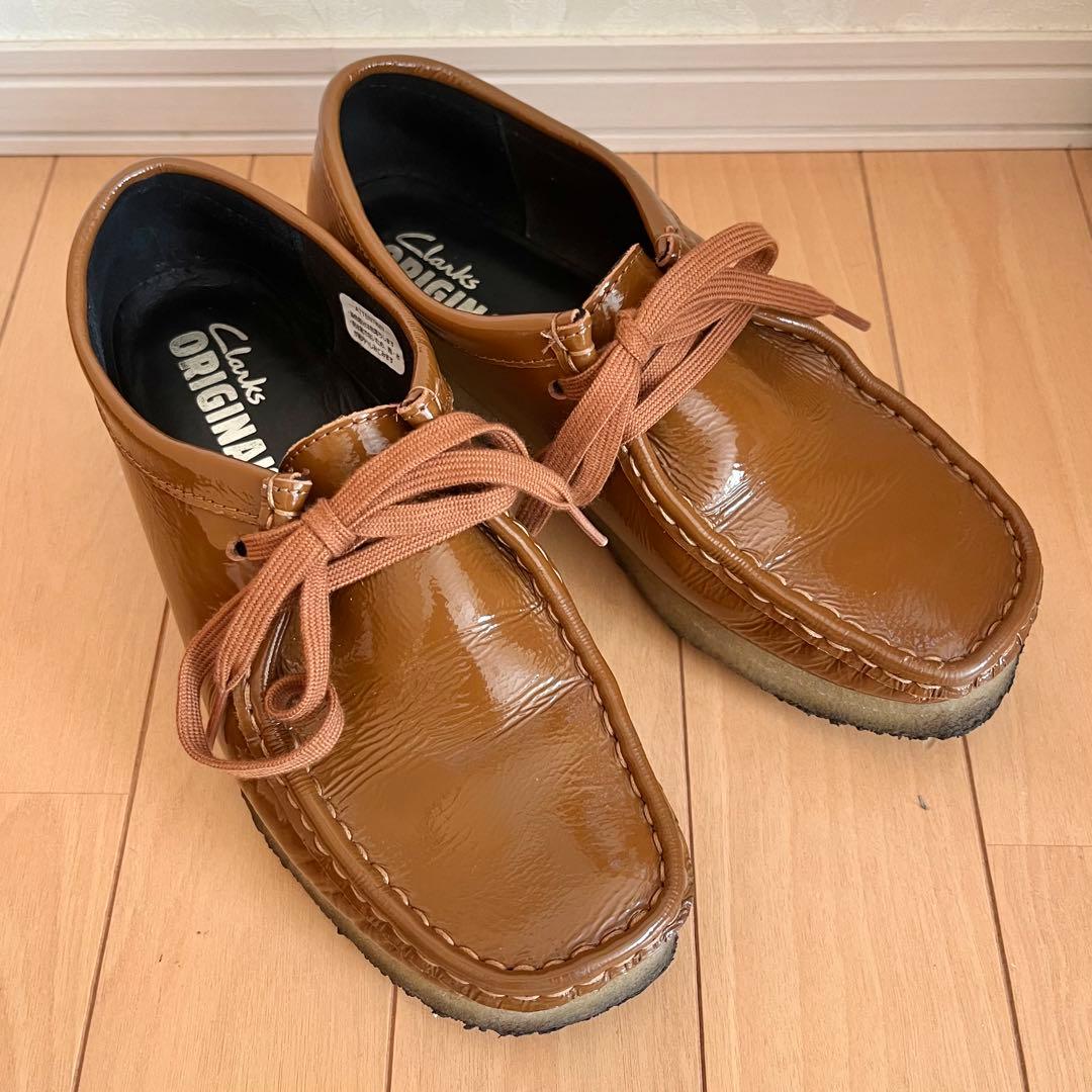 CLARKS ORIGINALS クラークス ワラビー パテントレザー ブラウン