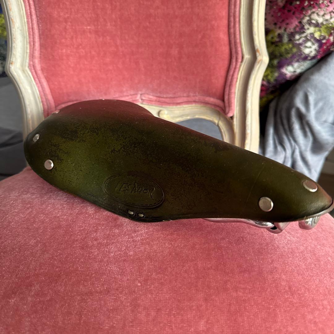 LESADOR デッドストック品　本革ダークグリーン サドル