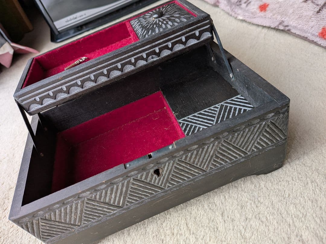 木製オルゴール 彫刻彫り　Vintage　(⁠✿⁠^⁠‿⁠^⁠)