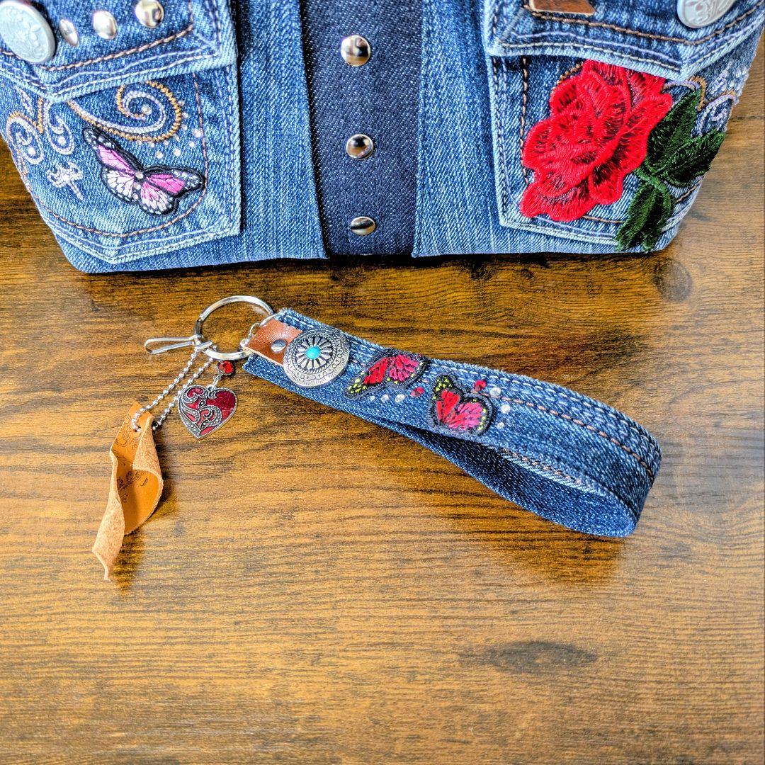 デニムリメイク 2wayトート｜薔薇×バタフライ刺繍・ポケットたくさん・底鋲付き