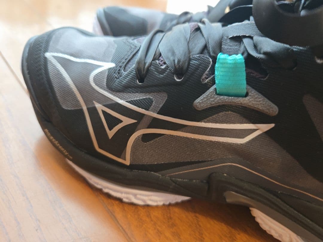 ミズノバレーボールシューズ ウエーブライトニングワイドz8 24cm