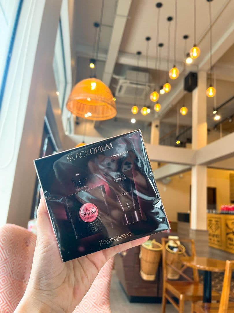 (110)Yves Saint Laurent BLACK OPIUM セット