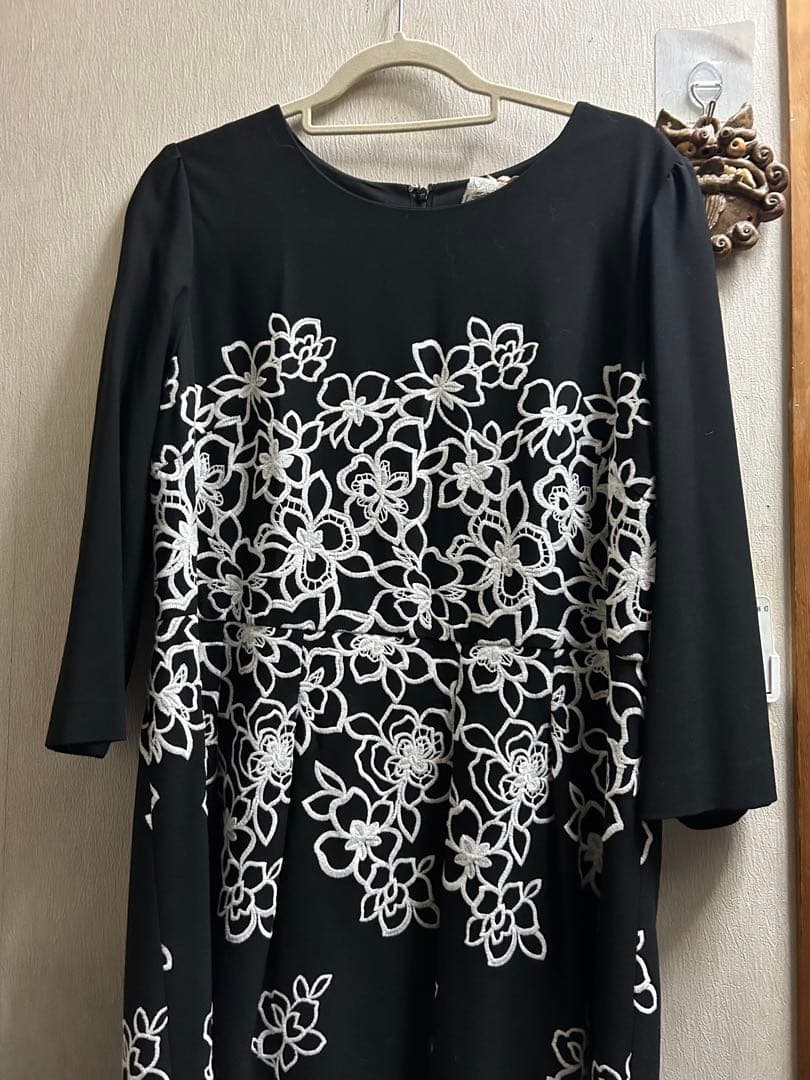 ローズティアラ46 秋〜春先前後ろ花の刺繍が素敵 身幅55着丈108