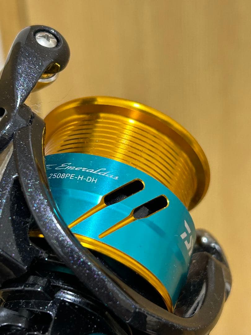 Daiwa 17 エメラルダスMX 2508PE-H-DH 美品