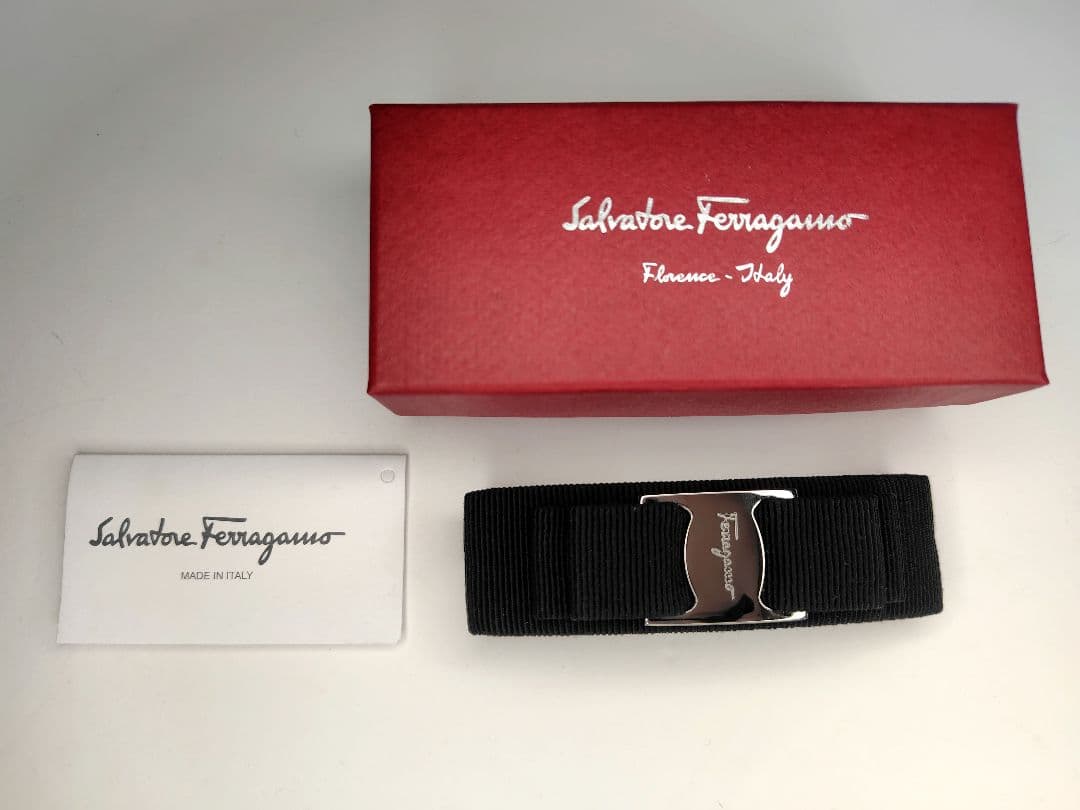 【未使用】フェラガモ♥️ブラックリボンバレッタ　ヴァラ　シルバー