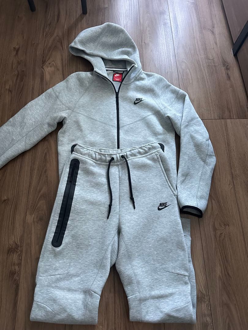 ナイキ　テックフリース　パーカー　パンツ　セットアップ