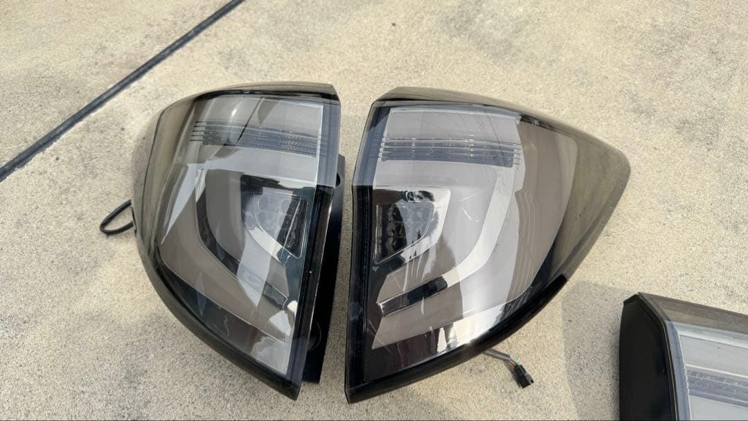 VEZEL スモークLEDテールランプ　シーケンシャル　ヴェゼル RU1 RU3