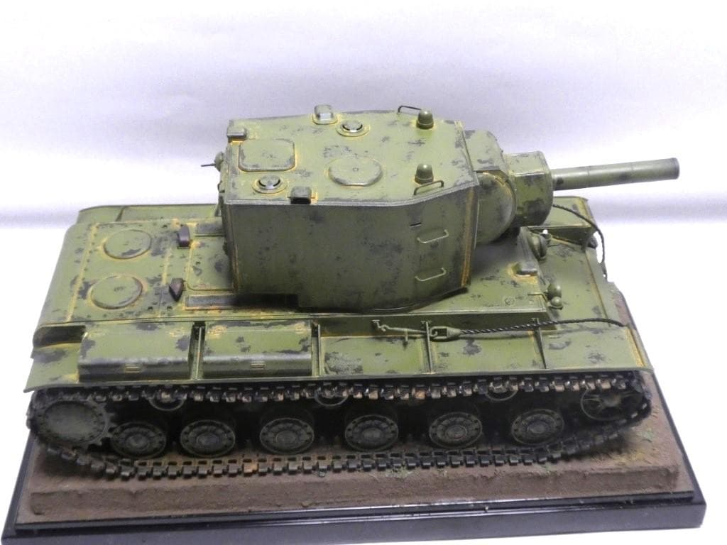 タミヤ 1/35 ソビエト重戦車 KV-2 完成品