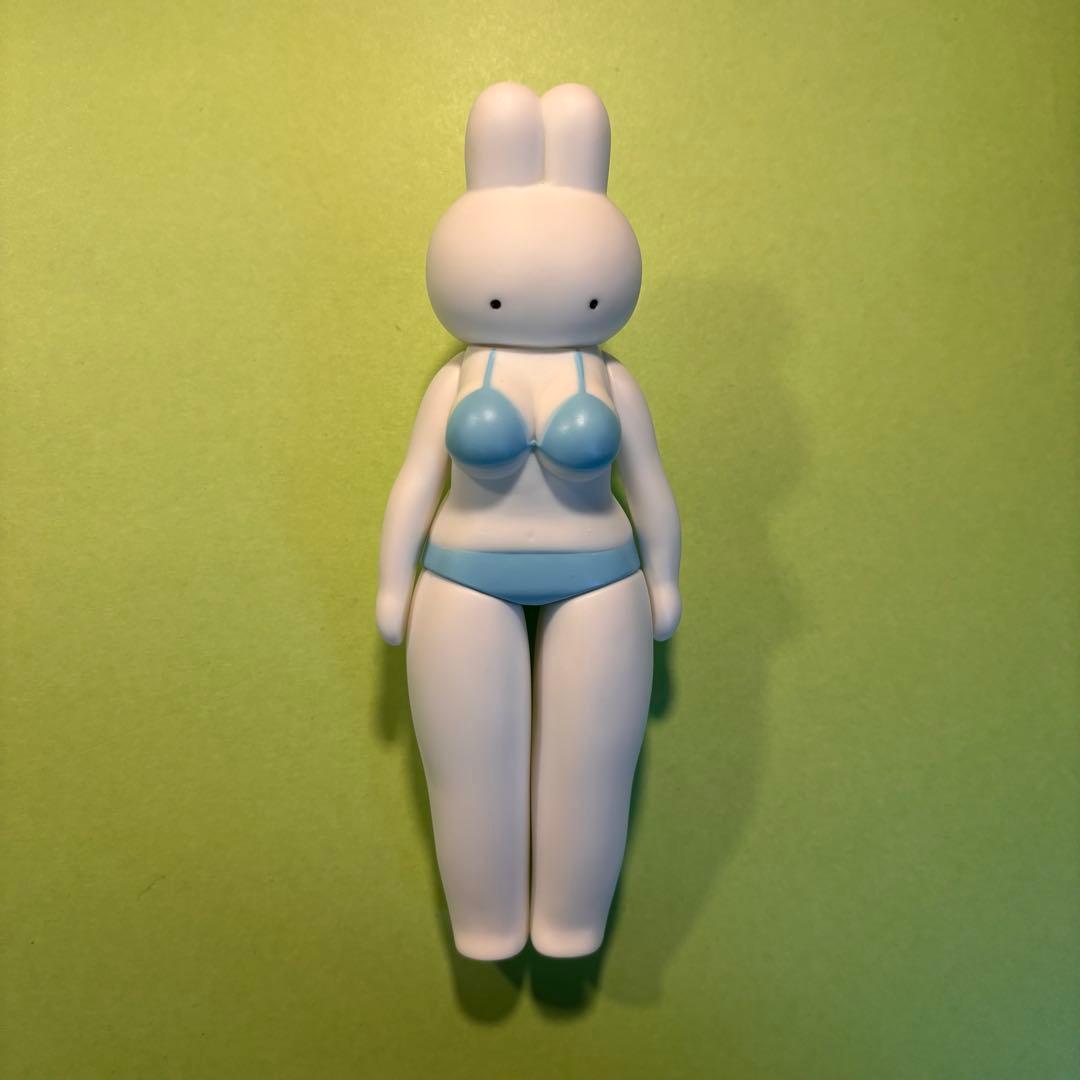 頓知気さきな　コンプライアンスうさぎ　ソフビ