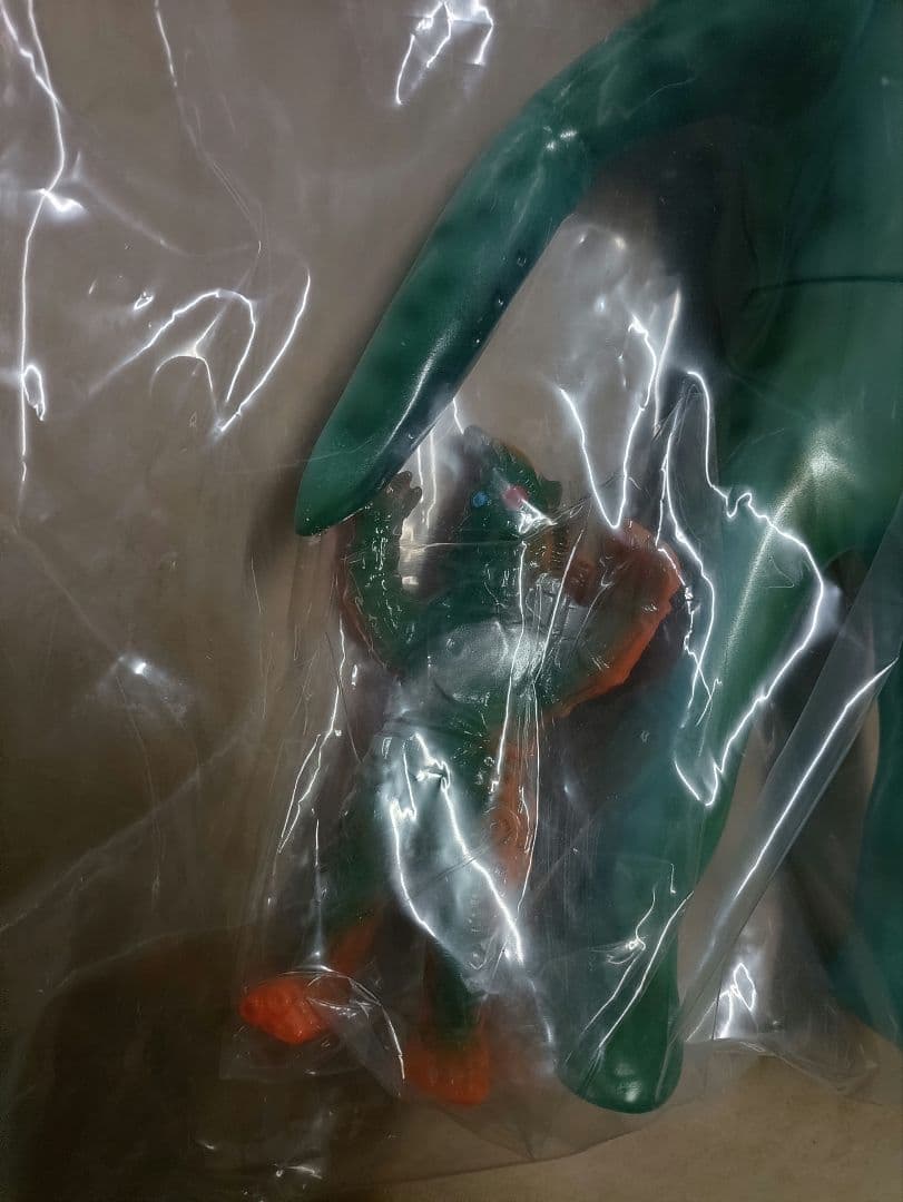 新品・怪獣軒ソフビ　シルバー仮面チグリス星人（ミニインバス星人付）