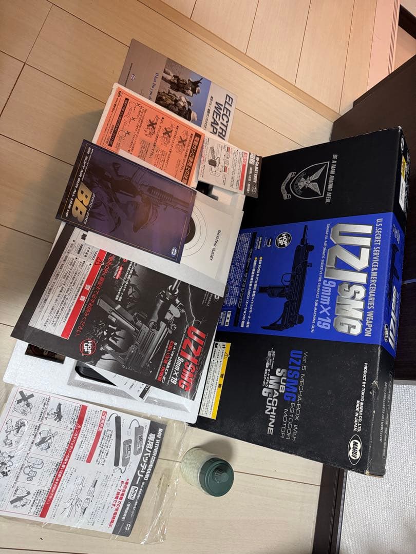 東京マルイ　UZI SMG 9mm x 19 電動ガン