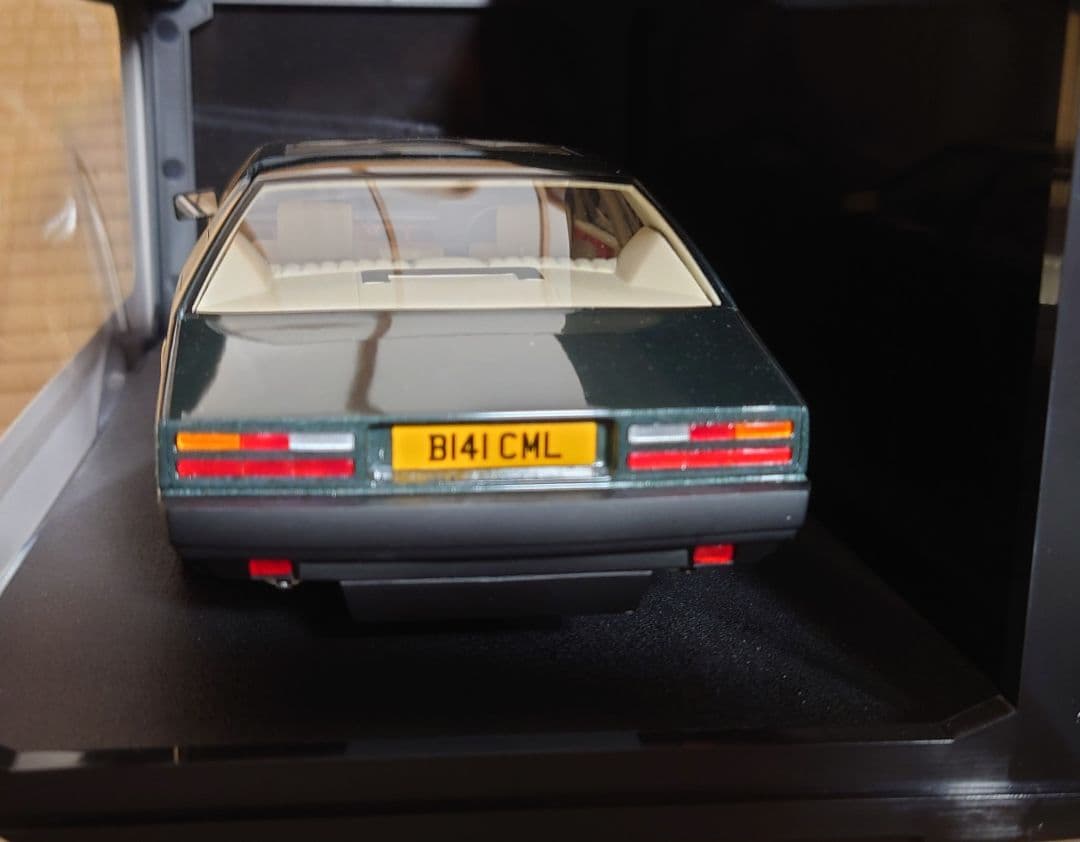 ②CULT 1/18 アストンマーティン・ラゴンダ 1985 グリーンメタリック