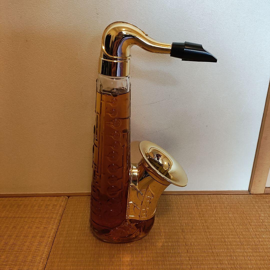 サクソフォン型ウイスキー